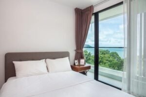 Spacious Condominium Located Next to the Sea
