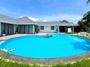 Spacious Mabprachan Pool Villa -Ideal for Families, with Easy Road Access