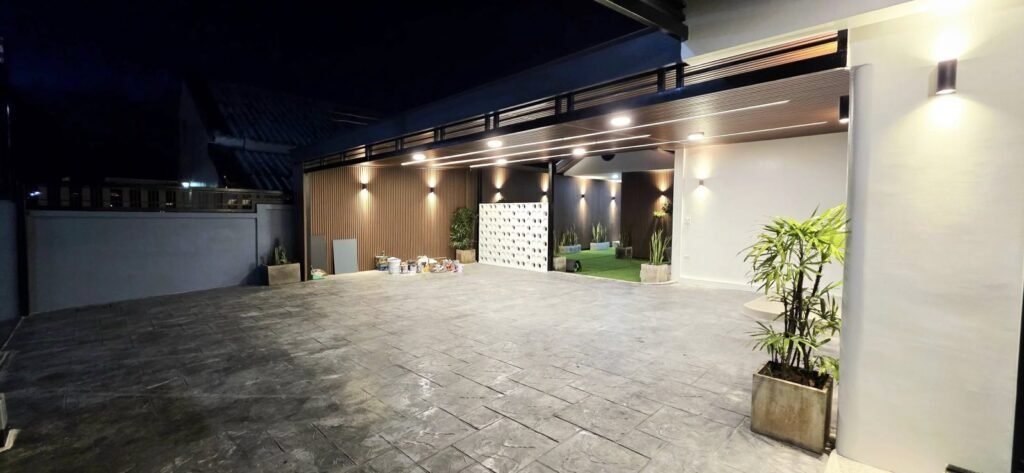 Renovated Comfort – Your Spacious Home in Town