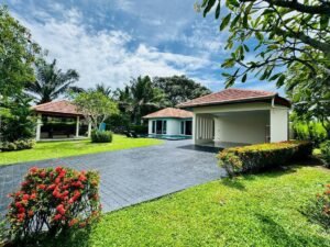 Family-Friendly Villa Near Mabprachan Lake