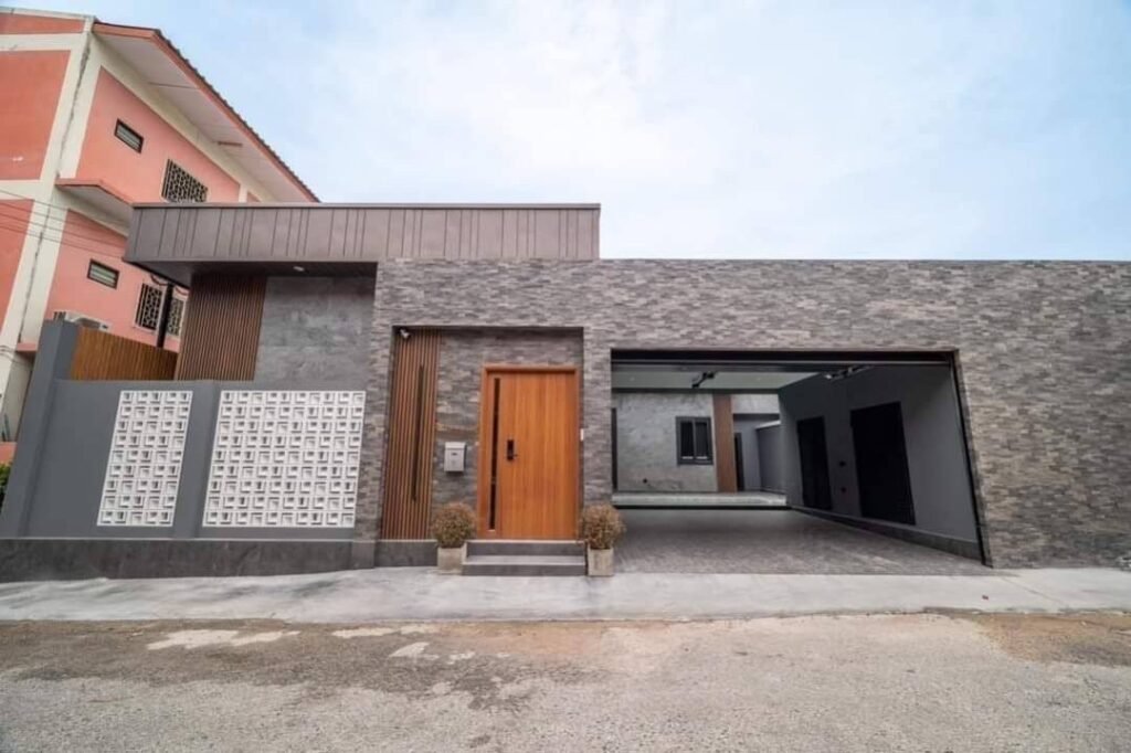 Secluded Modern Villa in the City – Villa For Rent in Nern Plub Waan Area