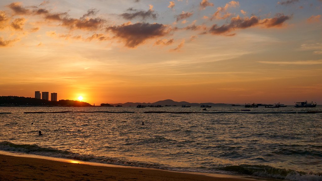 Pattaya sunset over the bay — Jomtien beach property area
