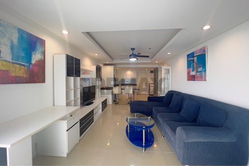 Beachfront 1BR Condo with Stunning Sea Views!