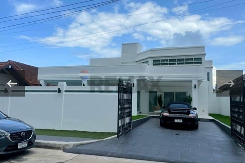 Luxury Living Awaits: Casa Jomtien Gem Rental