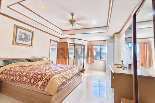 Spacious Jomtien Retreat: 3-Min Walk to Beach️