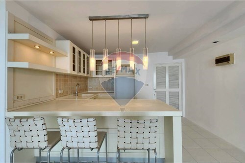 Sea-View Condo: Your Dream Escape in Pattaya!