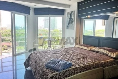 Superb Jomtien Beach Condo with Sea Views