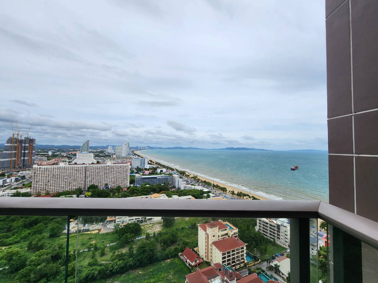 Copacabana Beach Jomtien interior