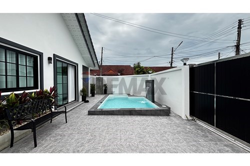 New pool villa near Siam Country Club