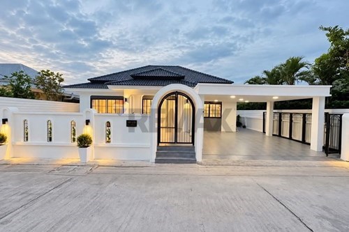 Luxury Home in Pattaya Tropical Village - For Sale